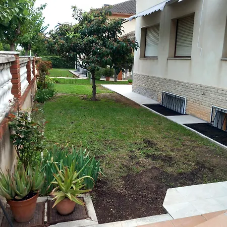 Hébergement de vacances чалет у татьяны здаётся один этаж 175кв м Salou